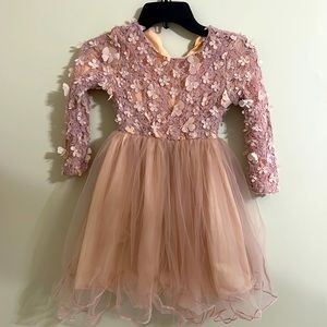 Adorable flower dress. Great condition. Size 4/5